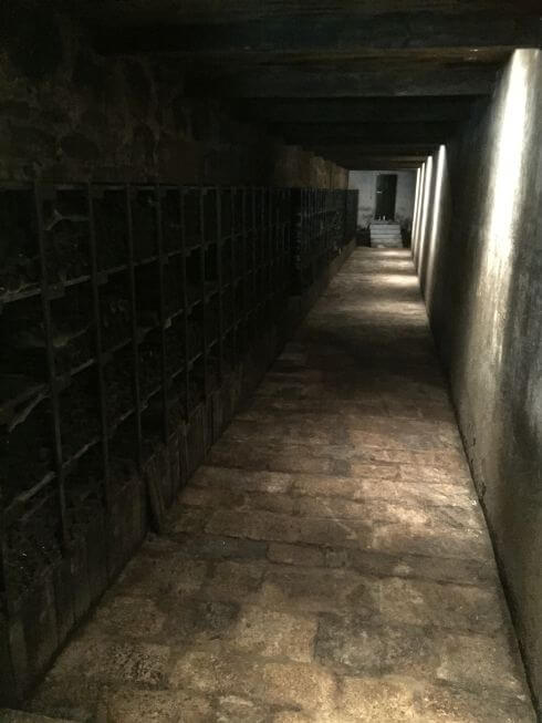 De oude wijnkelder van de adegas